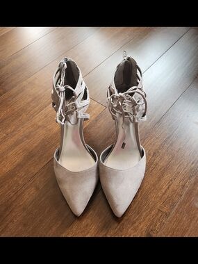 Jeanne Beker Grey Pointed Toe Suede Stilletos Size 8.5